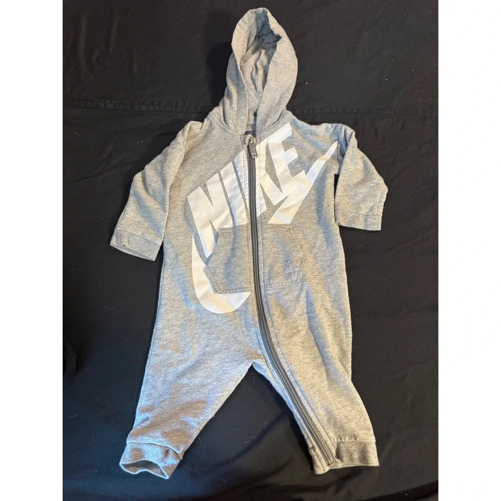 Nike Baby Boy 4 Piece Bundle 6-9M Bodysuit Footie Sleeper Romper Hooded Grey - Picture 14 of 16